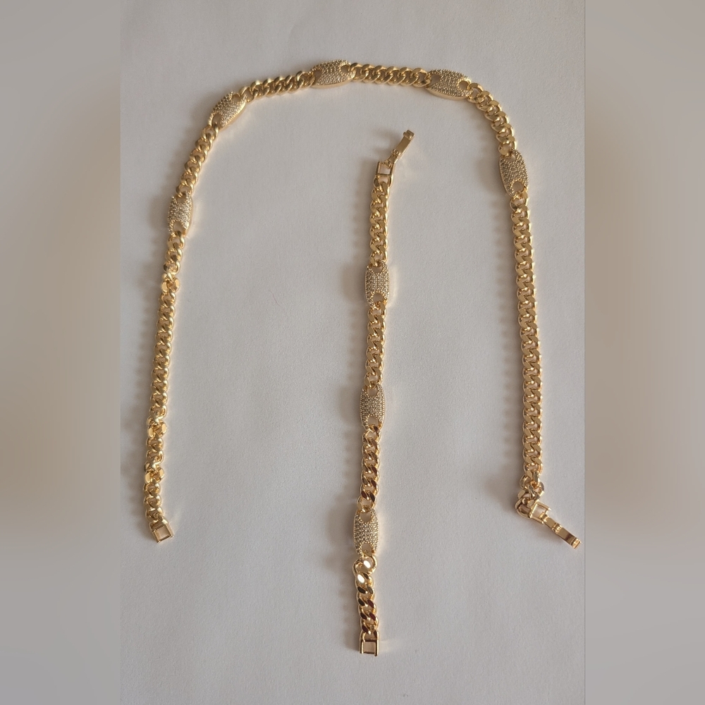 Gold or Silver Tone Figaro Necklace Set. ( gold sold out )